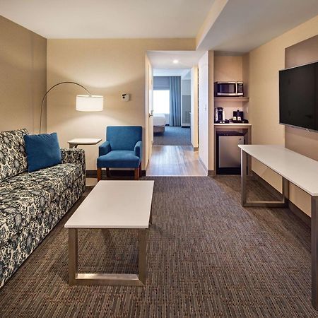 Hilton Garden Inn Toronto-Oakville Exterior photo